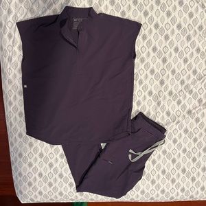 FIGS scrub set in PURPLE SHADOW XXS top/XS pants